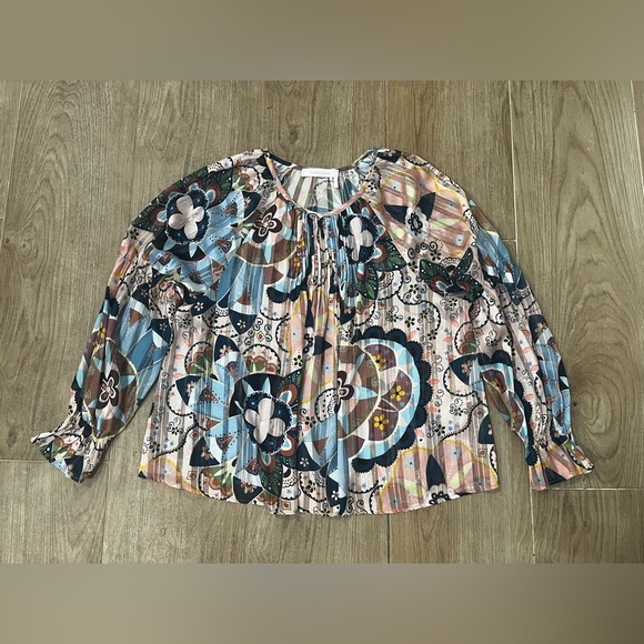 See By Chloe Printed Pleated Bell Sleeve Top - Picture 4 of 9